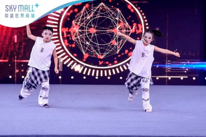 舞大赛暨“舞力全开”健身舞蹈赛圆满收官麻将胡了2游戏入口2025上海市健身排(图2)